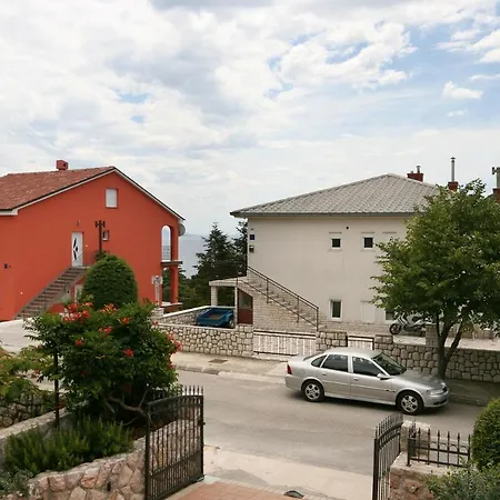 Apartments With A Parking Space Novi Vinodolski - 5488